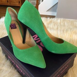 MOJO MOXY Kelly green suede heels 8.5m